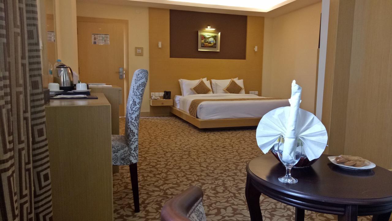 Hotel Patliputra Continental Patna  Eksteriør bilde
