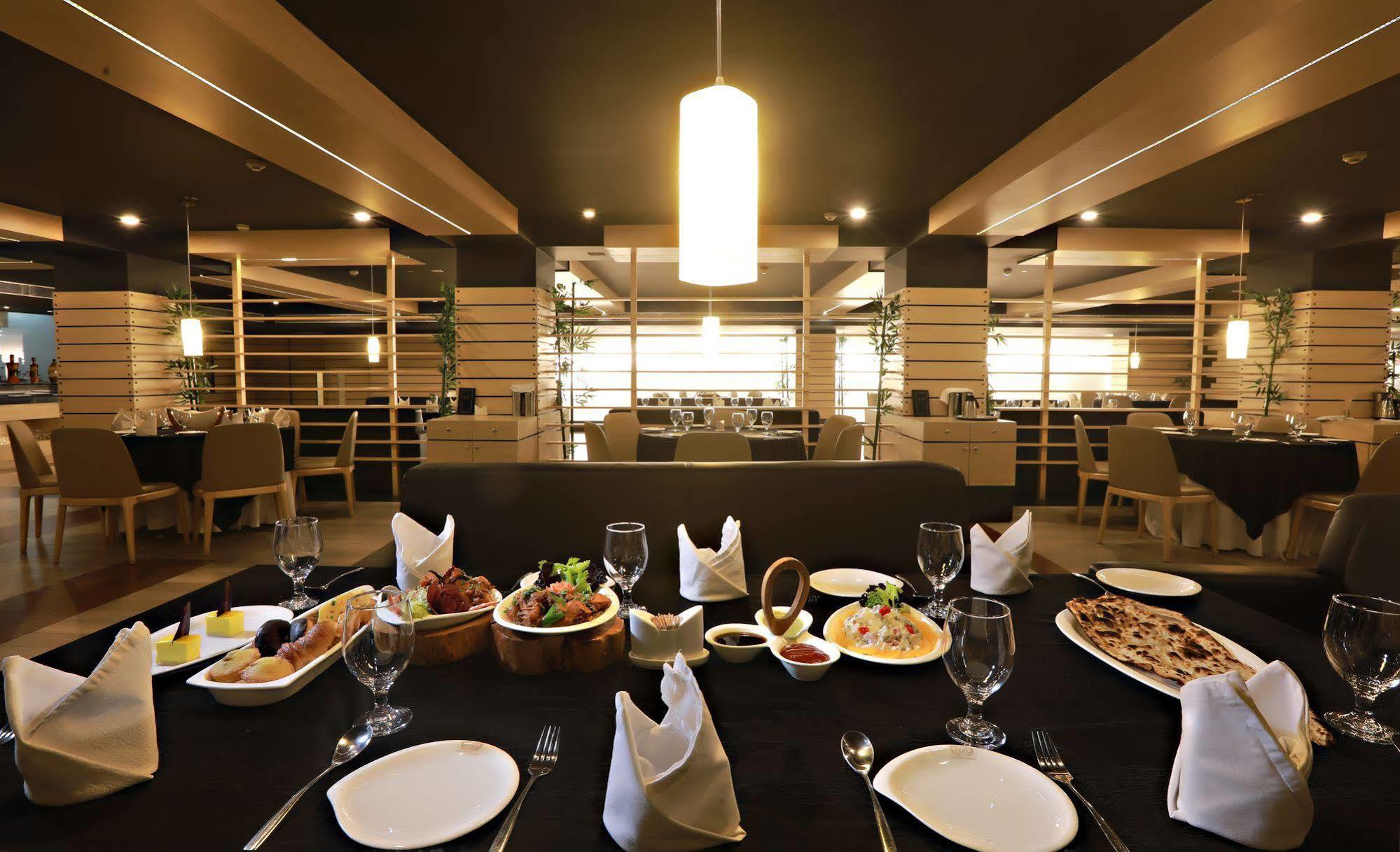 Hotel Patliputra Continental Patna  Eksteriør bilde