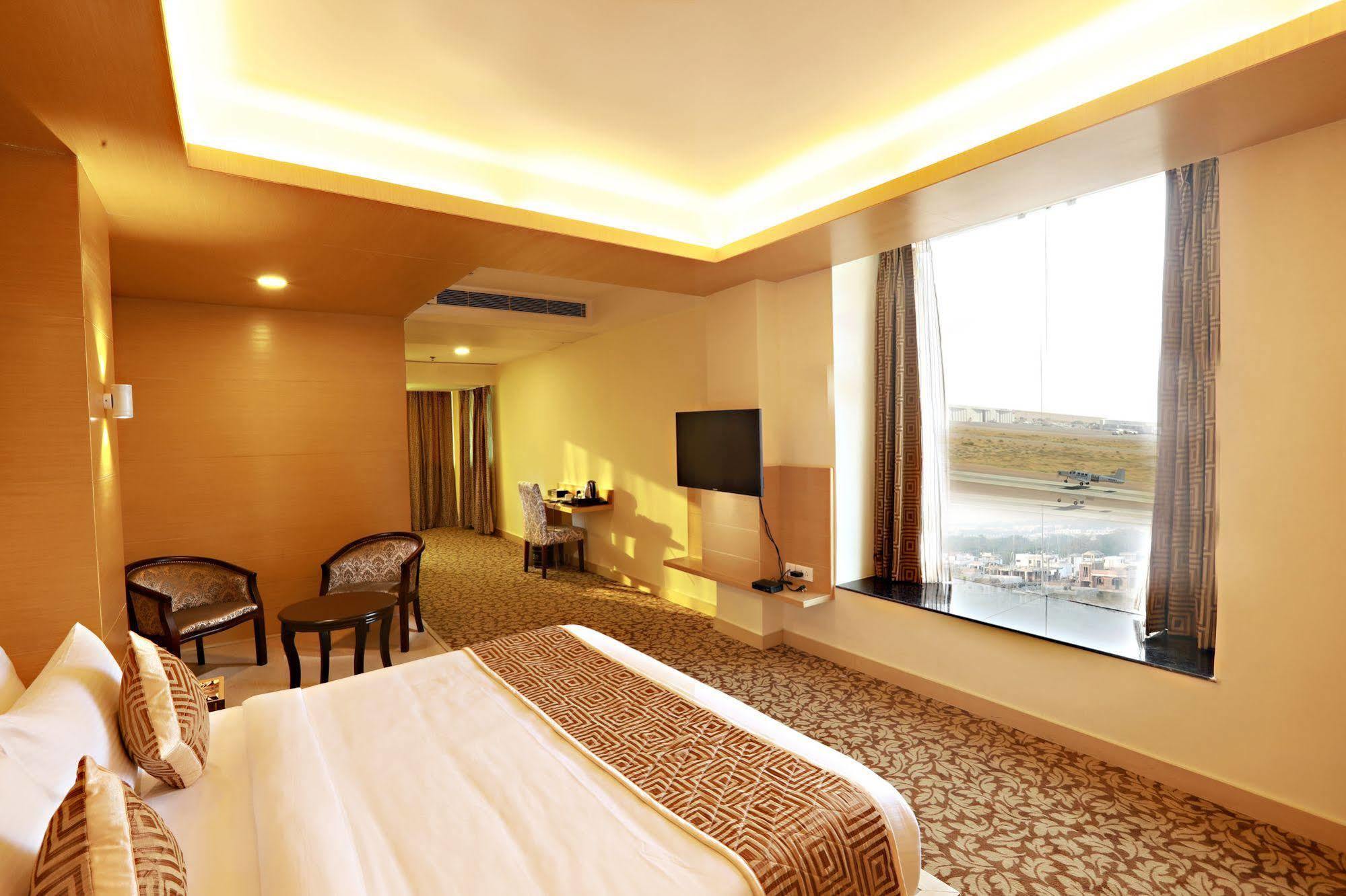 Hotel Patliputra Continental Patna  Eksteriør bilde